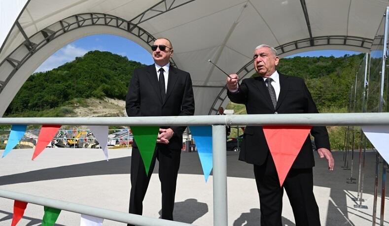 Prezident Bakı- Qəbələ yolunda görülən işlərlə tanış olub