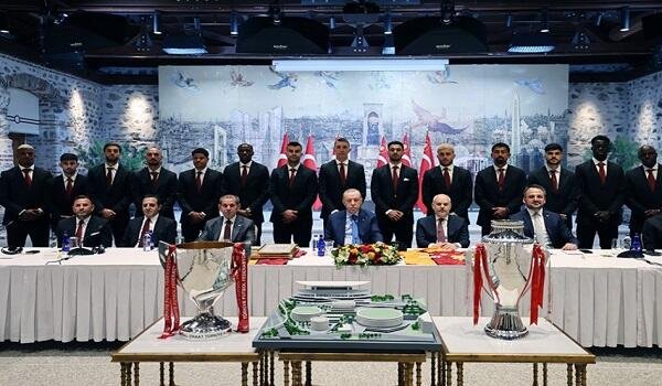 Ərdoğan "Qalatasaray" nümayəndəsini qəbul edib