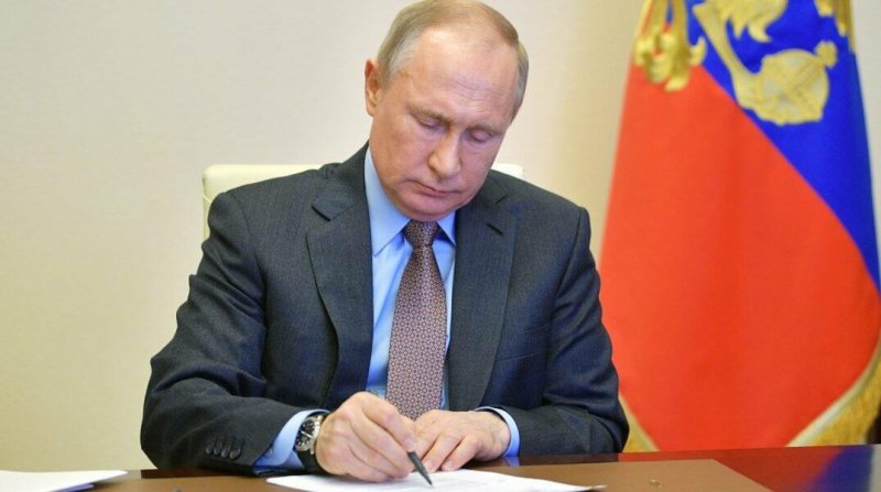 Putin onu vəzifəsindən azad etdi