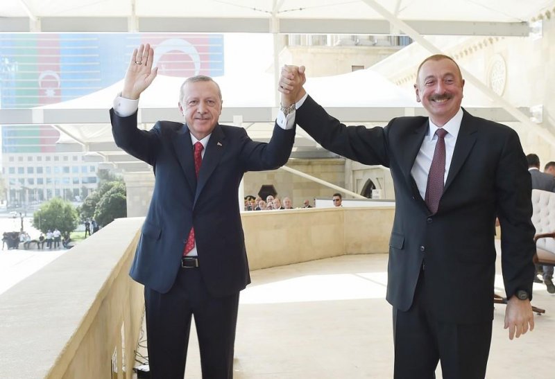 Tarixi gün: Laçın aeroportu açıldı