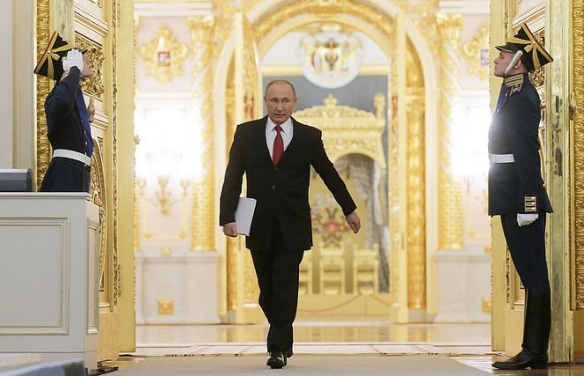 Putin təcili Kremlə getdi