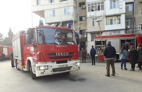 Bakıda güclü yanğın olub- 22 nəfər təxliyyə edildi