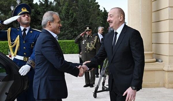 Əliyev Pezeşkianı təbrik etdi