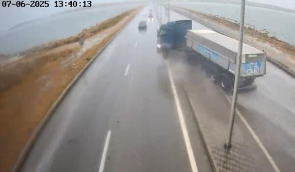 Kamaz vazla toqquşdu- ÖLƏN VAR