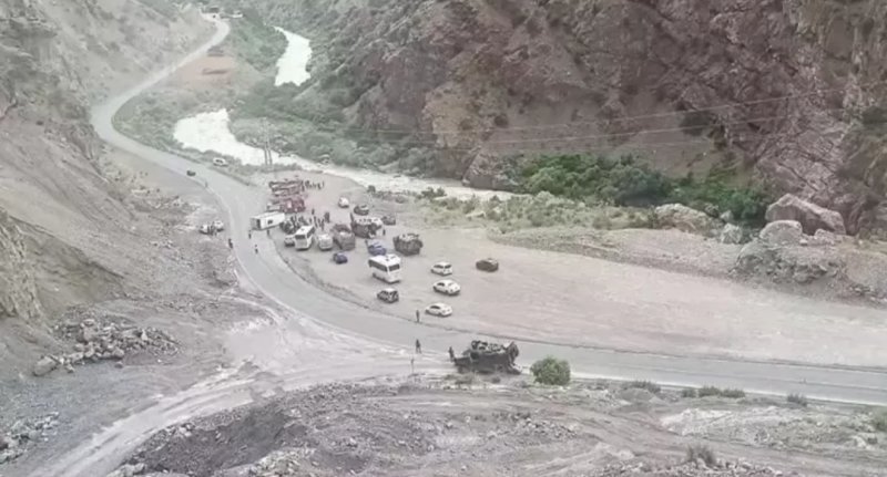 Hərbiçiləri daşıyan avtobus qəzaya düşdü