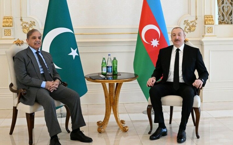 İlham Əliyev Şahbaz Şəriflə danışdı
