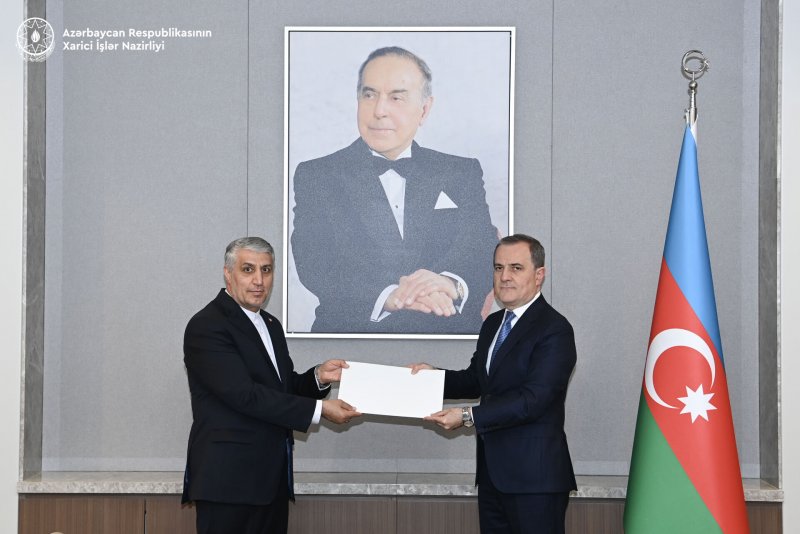 Ceyhun Bayramov İranın yeni səfirini qəbul etdi