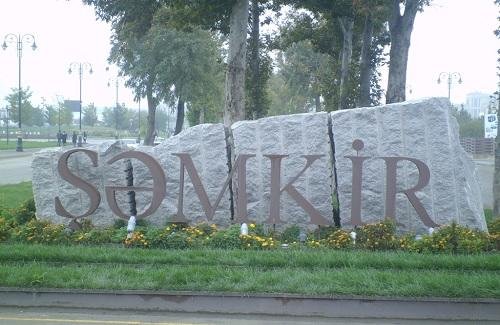 Şəmkirdə insident- Qardaşlar bıçaqlandı