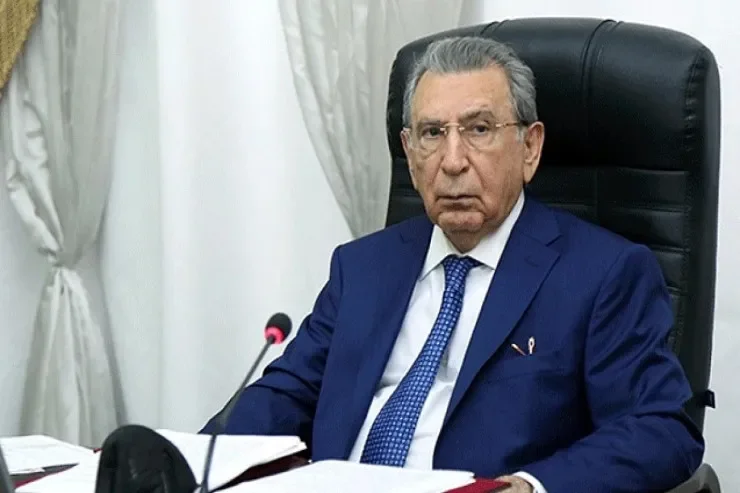 Baş bankir Ramiz Mehdiyevin ailə bankından danışdı