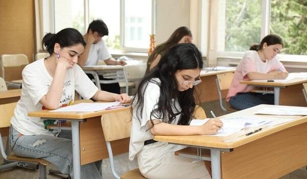 51 min abituriyent qəbul imtahanı verəcək