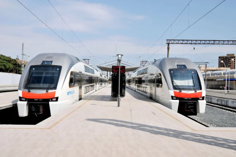 Sumqayıt qatarının qarşısına qəflətən çıxan gənc öldü