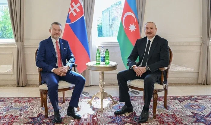Prezidentlərin təkbətək görüşü oldu