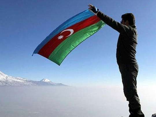 Ağrı dağında Azərbaycan bayrağını ucaltdılar: “Bu da bizim bayrağımızdır”
