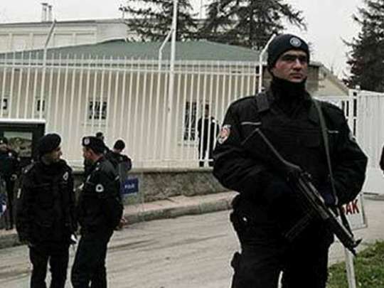 İstanbulda silahlı hücum: Yaralılar var