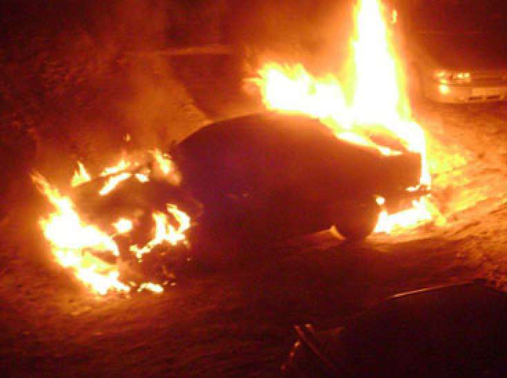 Gəncədə minik avtomobili yandı