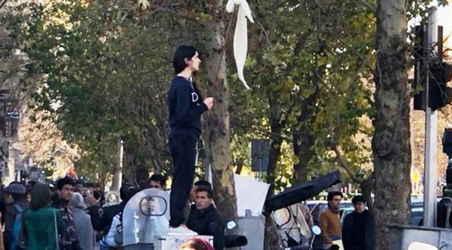Hicab aksiyası yayılır: İranda 29 nəfər həbs olundu