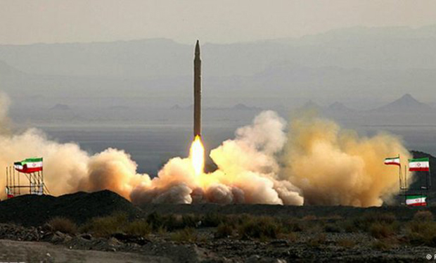 İran yeni ballistik raket nümayiş etdirib
