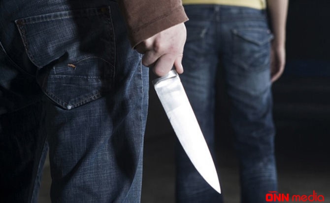 18 yaşlı oğlan bıçaqlandı