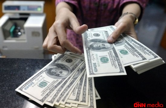 Azərbaycan banklarında dollar satışına niyə limit qoyulub?
