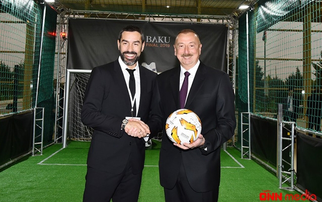 İlham Əliyev məşhur futbolçu ilə görüşdü