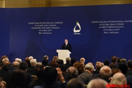 Prezident İlham Əliyev Forumun açılışında iştirak edir