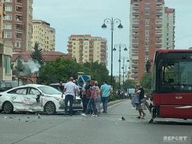 “Baku Bus” avtobusu qəza törətdi: yaralı var