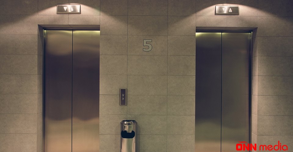 4 nəfər liftdə köməksiz vəziyyətdə qaldı – Bakıda