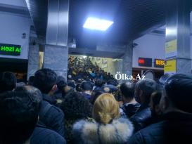Bakı metrosunun bu stansiyasında dəhşətli sıxlıq yarandı – SƏBƏBİ İSƏ…