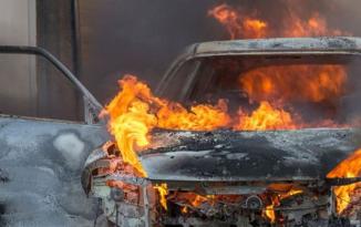 Bakıda “Opel” yandı