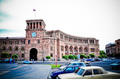 Ermənistan parlamentində yenidən dava düşdü – VİDEO