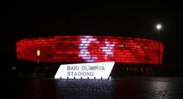 Bakı Olimpiya Stadionu Türkiyə bayrağı ilə işıqlandırılıb