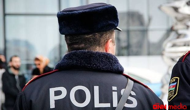 Azərbaycanda polislər bıçaqlandı