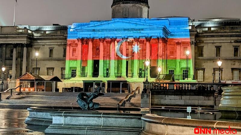 Londonda binalar Azərbaycan bayrağının rənglərinə boyandı – FOTOLAR