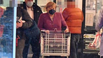 Merkel təqaüdünün ilk gününü belə keçirdi (FOTO)
