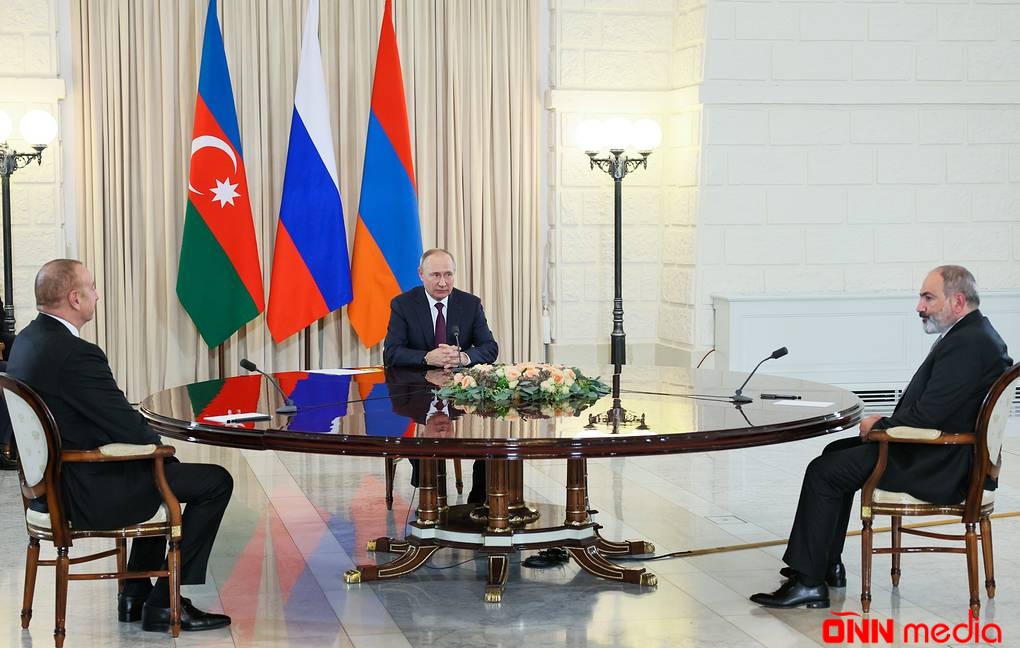 Putin, Əliyev və Paşinyan görüşü niyə gizli keçirilib?