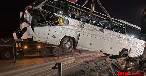 Tələbələri daşıyan avtobus aşdı: 3 ölü, 44 yaralı