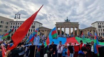 Berlində Azərbaycanlılar aksiyaya başladı