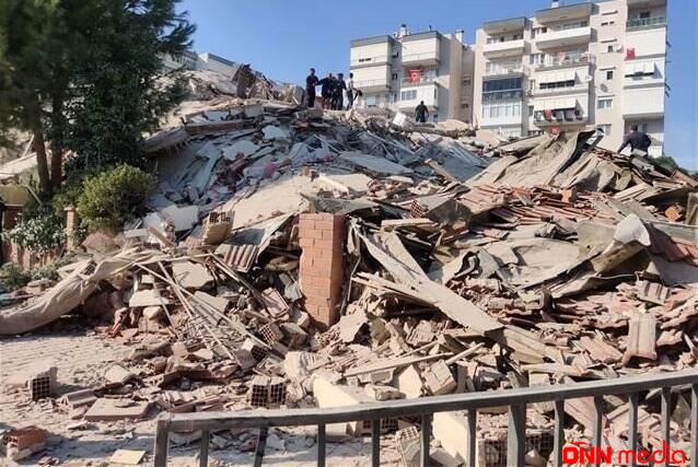 İstanbulda metro tikintisi zamanı bina çökdü