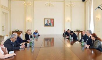 Prezident Nizami Gəncəvi Beynəlxalq Mərkəzinin nümayəndələri ilə görüşdü