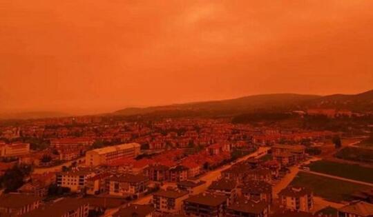 Türkiyənin bu şəhəri qırmızıya boyandı