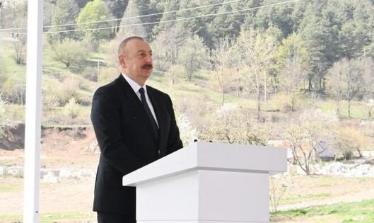 Prezident Şuşada yeni qəsəbənin təməlini qoydu